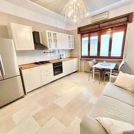 פסקרה Regina Elena Apartments מראה חיצוני תמונה